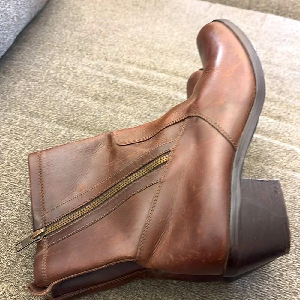MIA brown leather